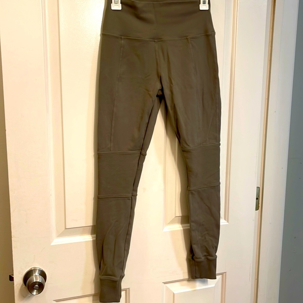 Alo Moto full length leggings olive sz M